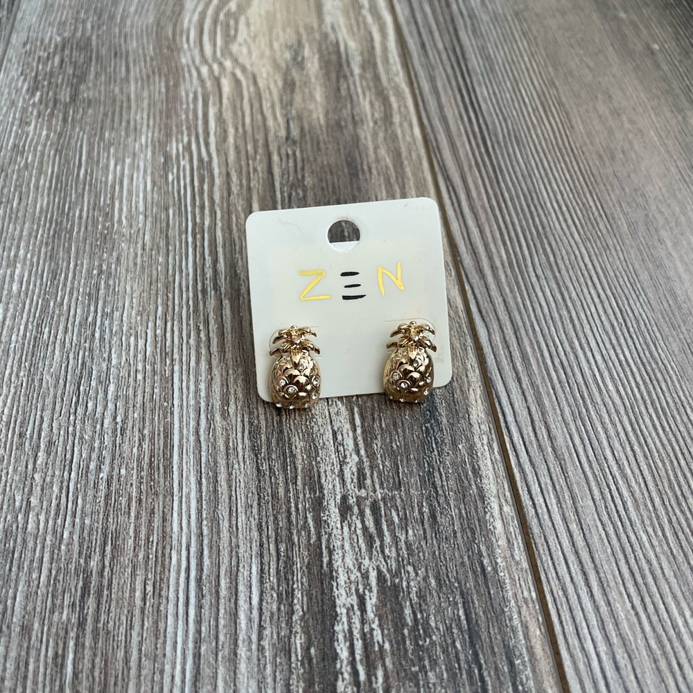 🌴3/$10- Pineapple Studs